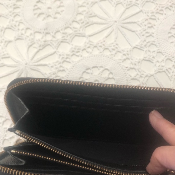 Beautiful all leather coach wallet with double zippers   Plenty of room - Picture 4 of 7